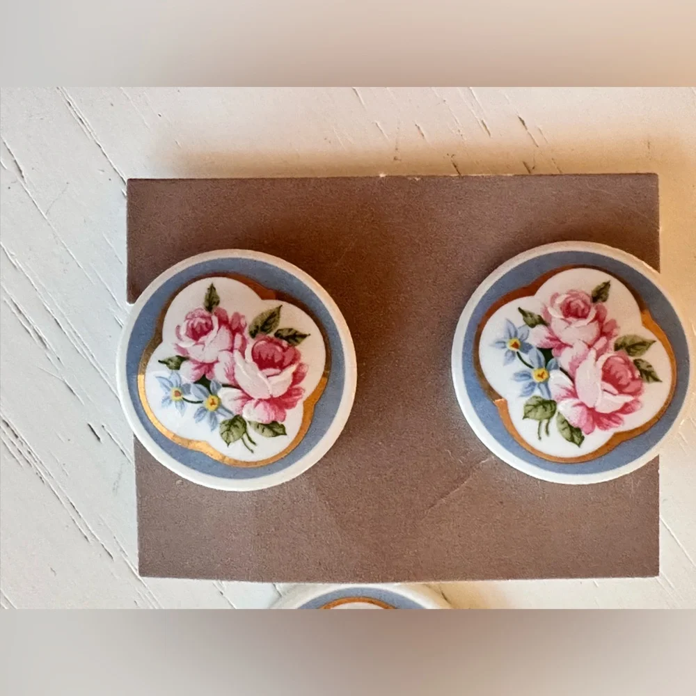 VINTAGE Avon 1988 Classic Gold Rose Ceramic Necklace and Earrings Set - Picture 6 of 12